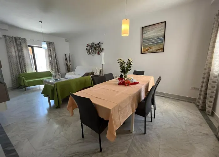 Xl Spacious Apartment, 4-Br Home In Central Area, Walk To Sliema - St Julian\'S