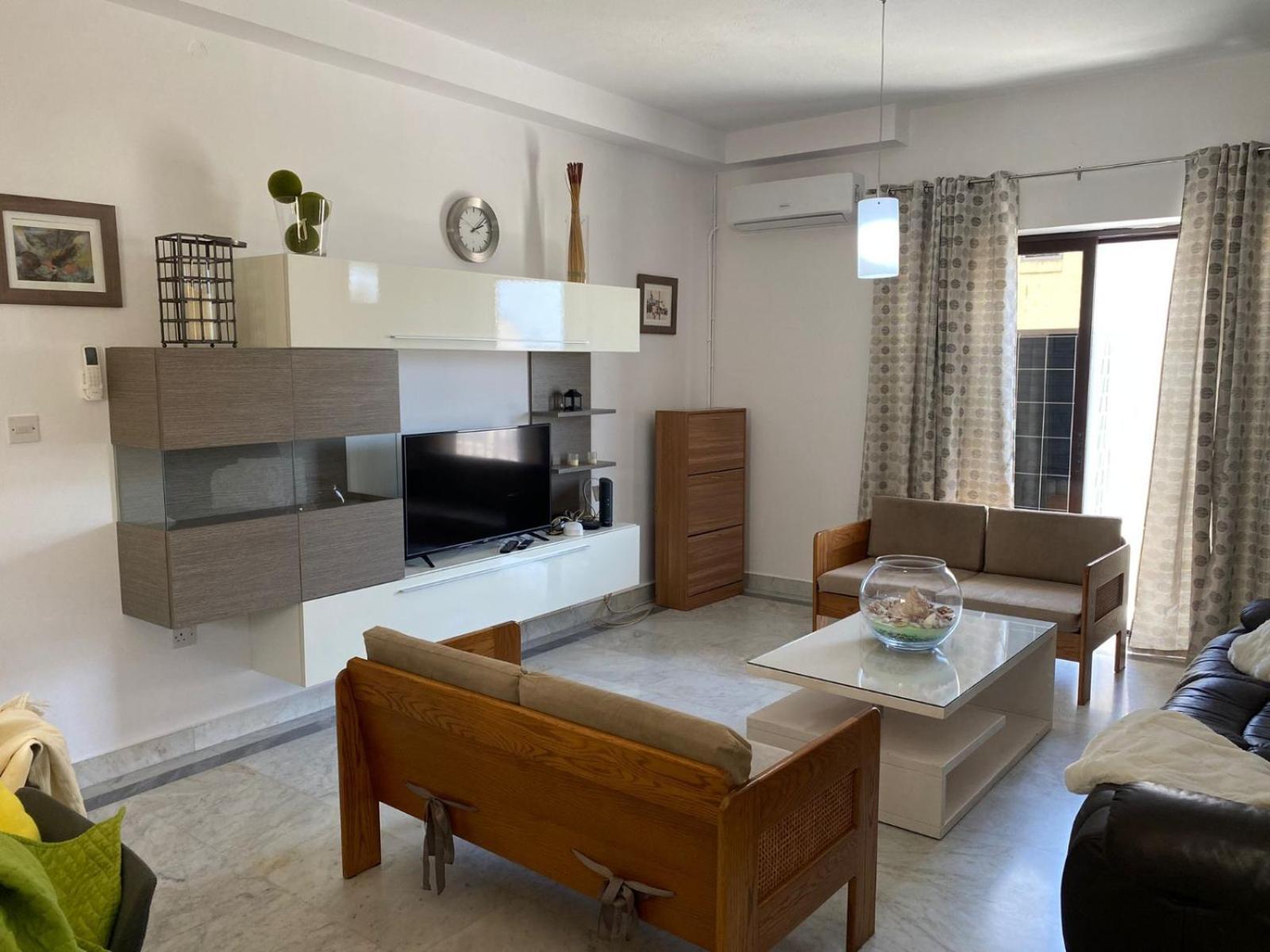 Xl Spacious Apartment, 4-br In Area, Walk To Sliema - St Julian's *