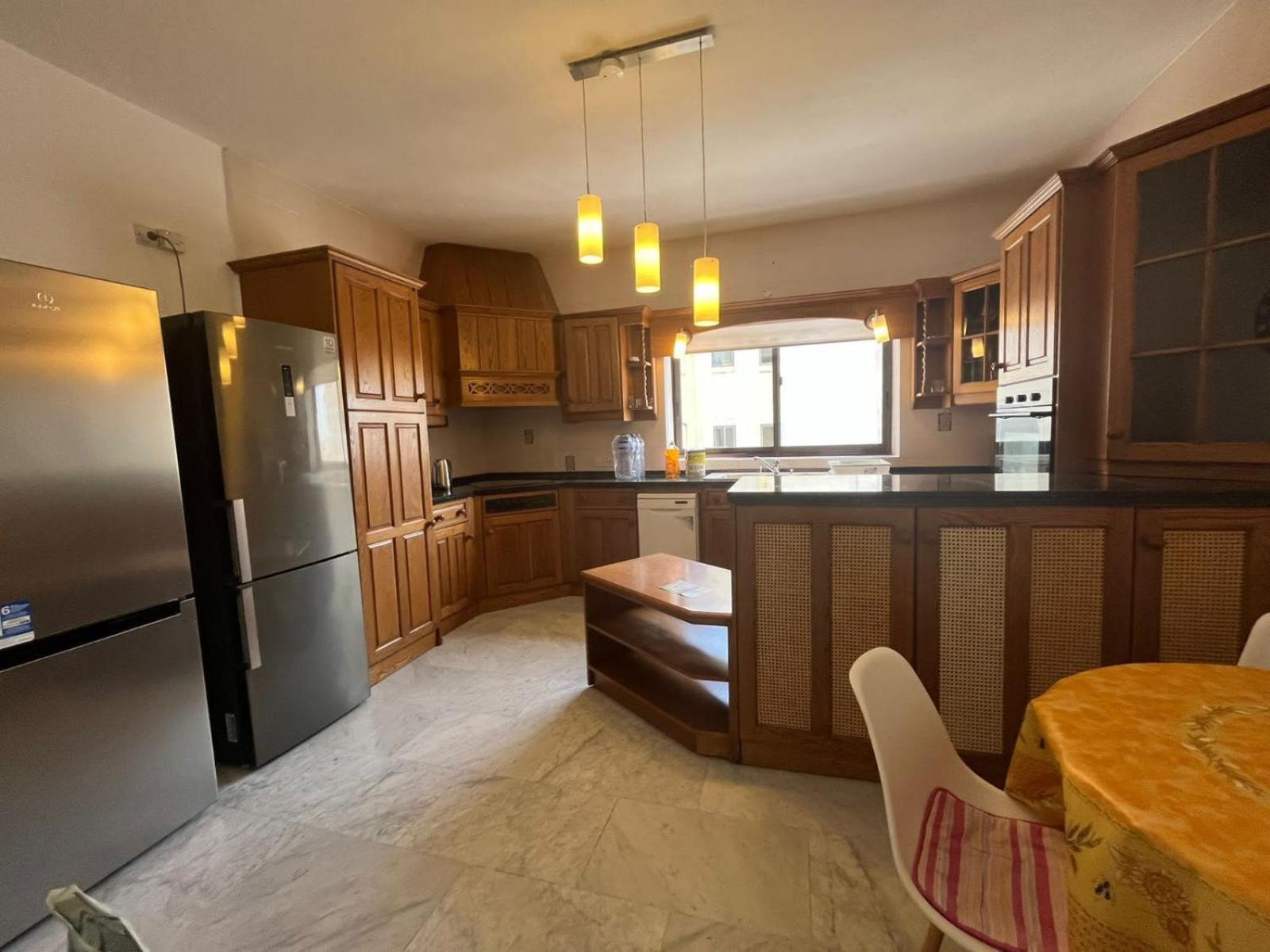 Xl Spacious Apartment, 4-br In Area, Walk To Sliema - St Julian's