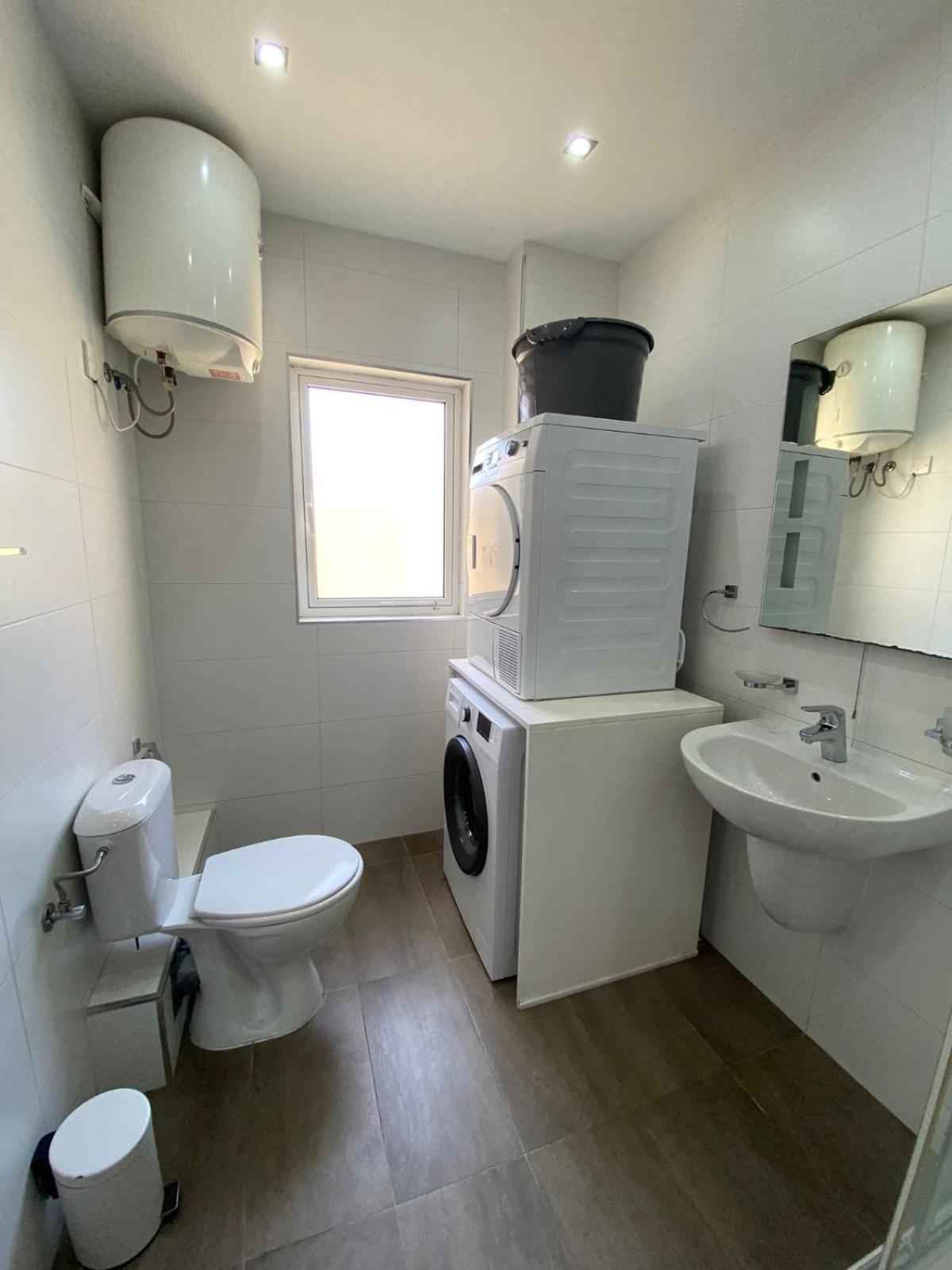 Apartment Xl Spacious Apartment, 4-br In Area, Walk To Sliema - St Julian's *