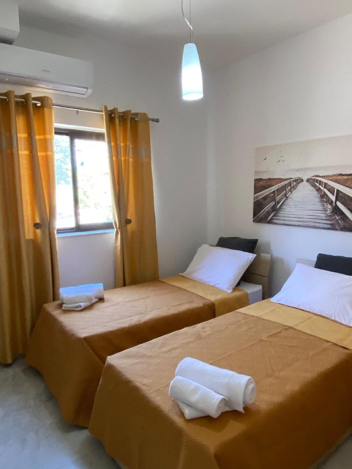 Apartment Xl Spacious Apartment, 4-br In Area, Walk To Sliema - St Julian's *