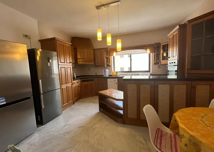 Xl Spacious Apartment, 4-Br Home In Central Area, Walk To Sliema - St Julian\'S