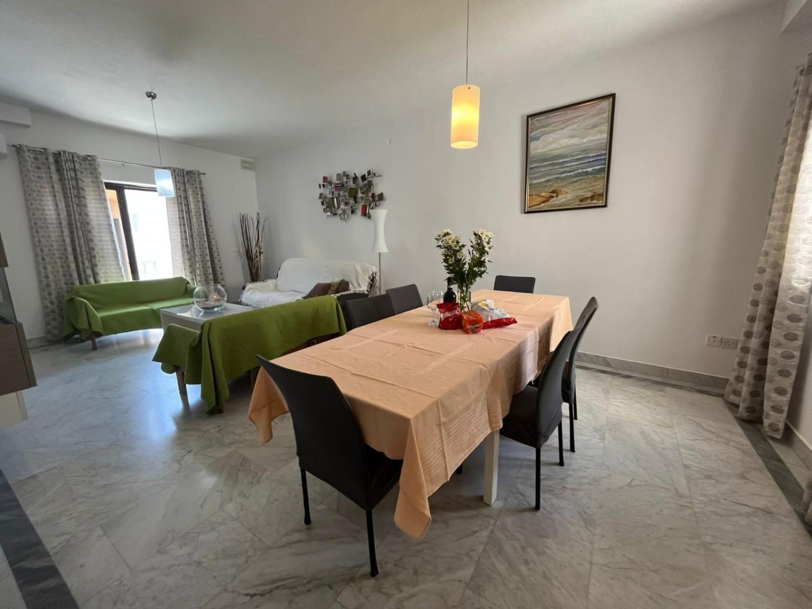 Xl Spacious Apartment, 4-br In Area, Walk To Sliema - St Julian's Appartement *