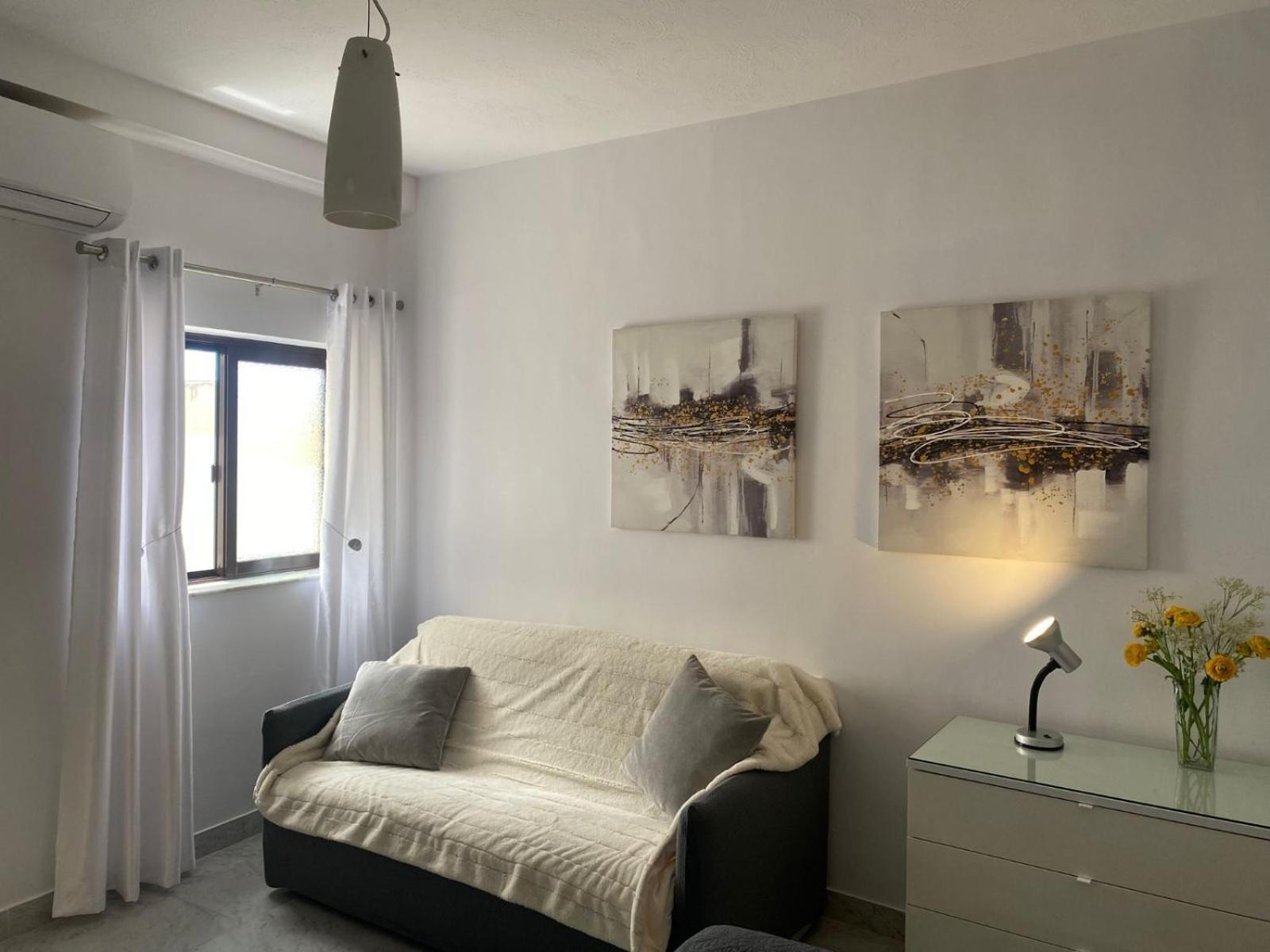 Appartement Xl Spacious Apartment, 4-br In Area, Walk To Sliema - St Julian's *